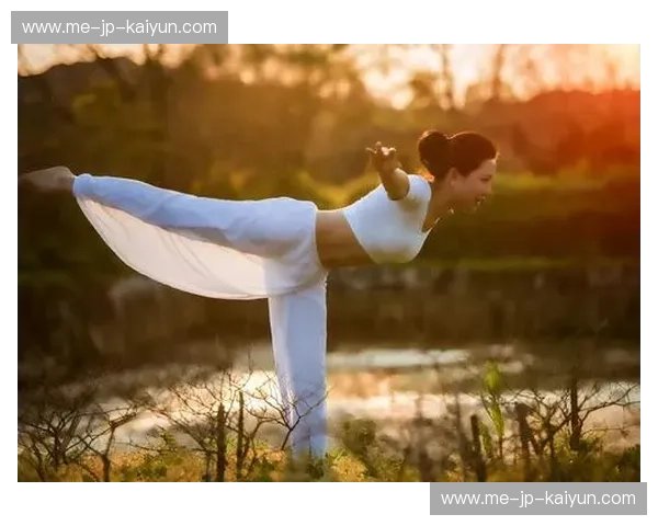 瑜伽训练历史交锋：从古老传承到现代革新