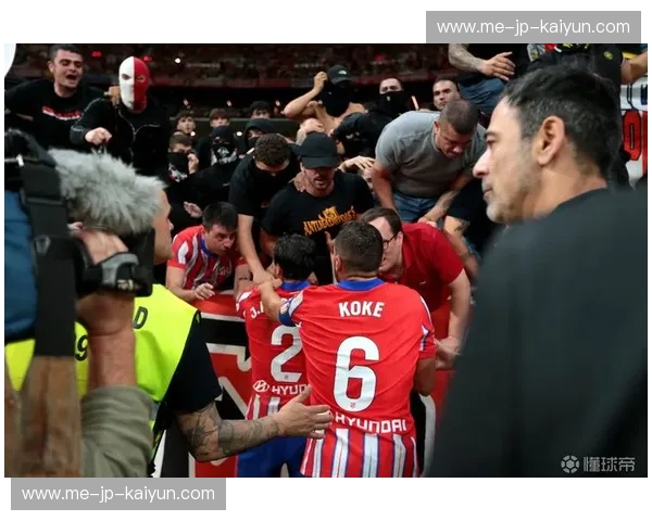 圣地亚哥的白与大都会的火：马德里德比，一场永不落幕的权力游戏